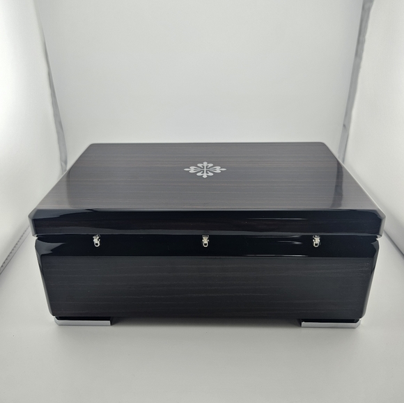 Patek Philippe brown wooden watch box with cover cloth - Picture 8 of 16